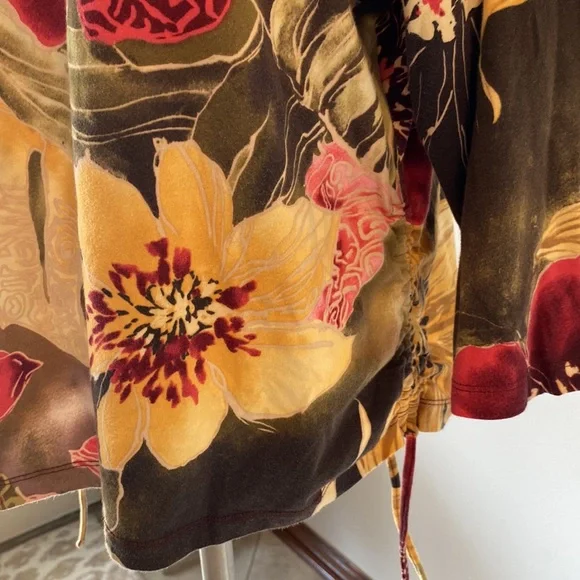 Caribbean Joe women’s multi color big floral pattern, 3/4 sleeve, rushed sides - Picture 4 of 11